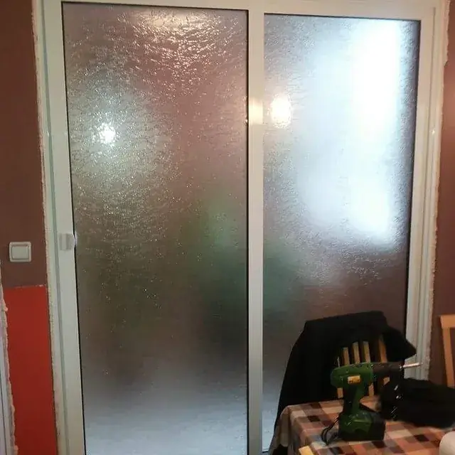 ALU klizna vrata sa mat (peskiranim) staklom